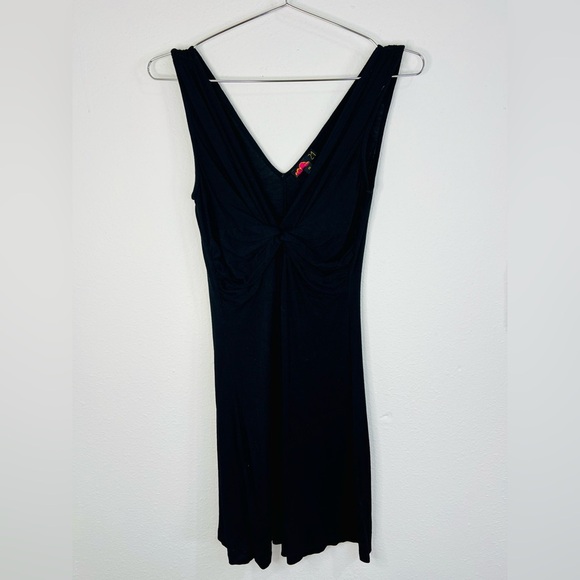 Forever 21 Black Sleeveless Empire Waist Dress Size Medium Flattering Fit - Picture 3 of 9